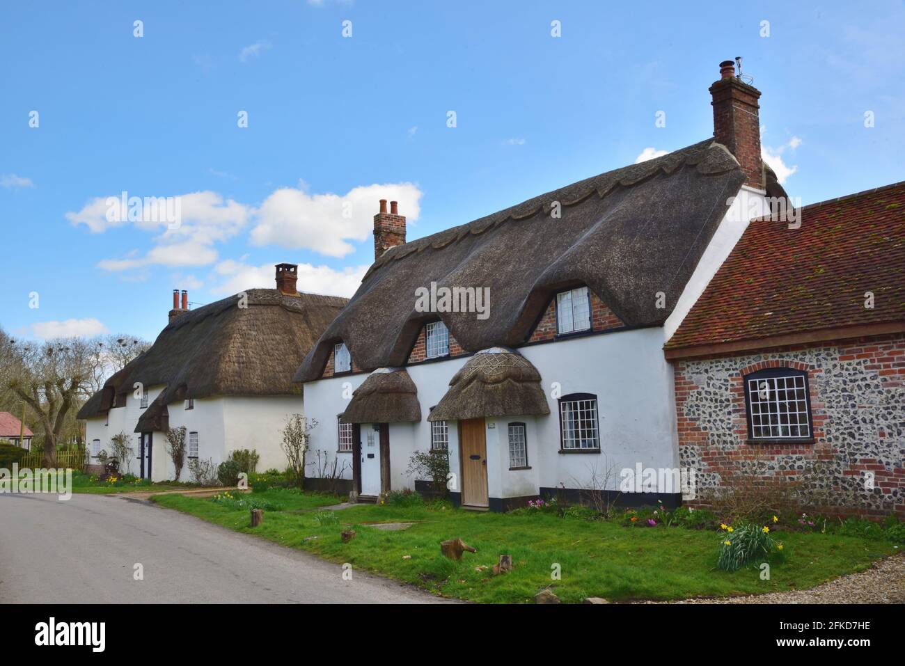 Case di paglia nel villaggio di Tarrant Monkton, Dorset Foto Stock