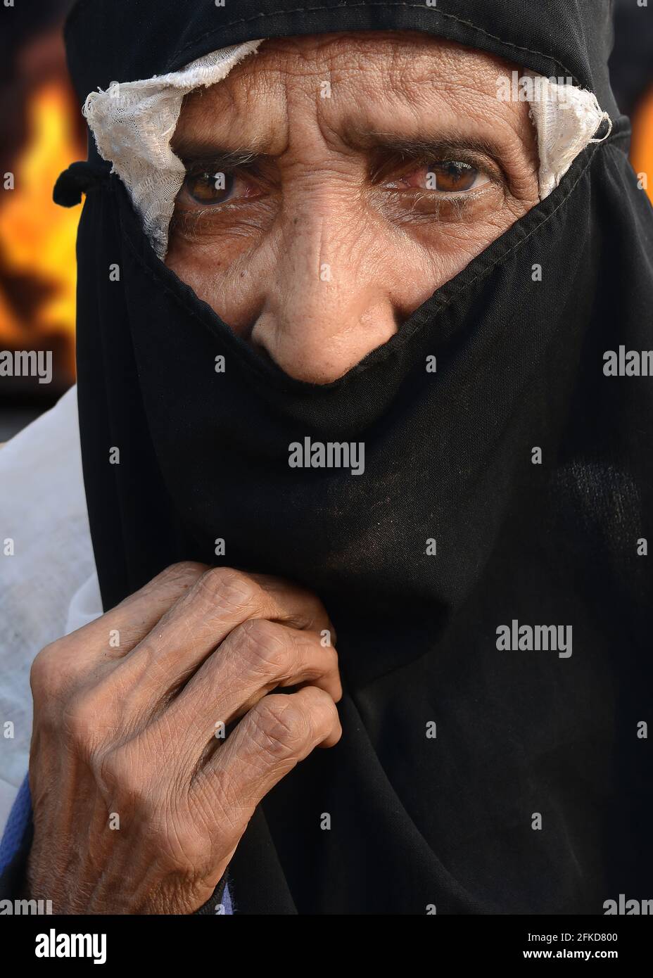 Il 22 marzo 2021 è scoppiato un massiccio incendio a Kutupalong Balukhali, i più grandi campi profughi del mondo, a Bazar, in Bangladesh. Foto Stock