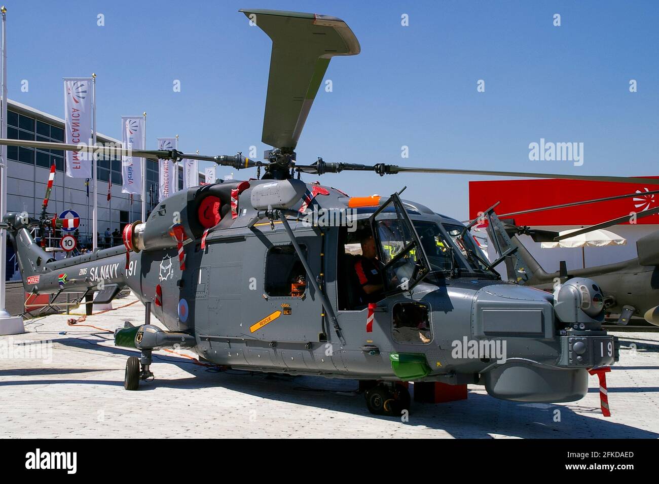 Elicottero South African Navy Westland Lynx al Farnborough International Airshow, UK, 2006. Stand commerciale AgustaWestland. Commercio di armi. Militare Foto Stock