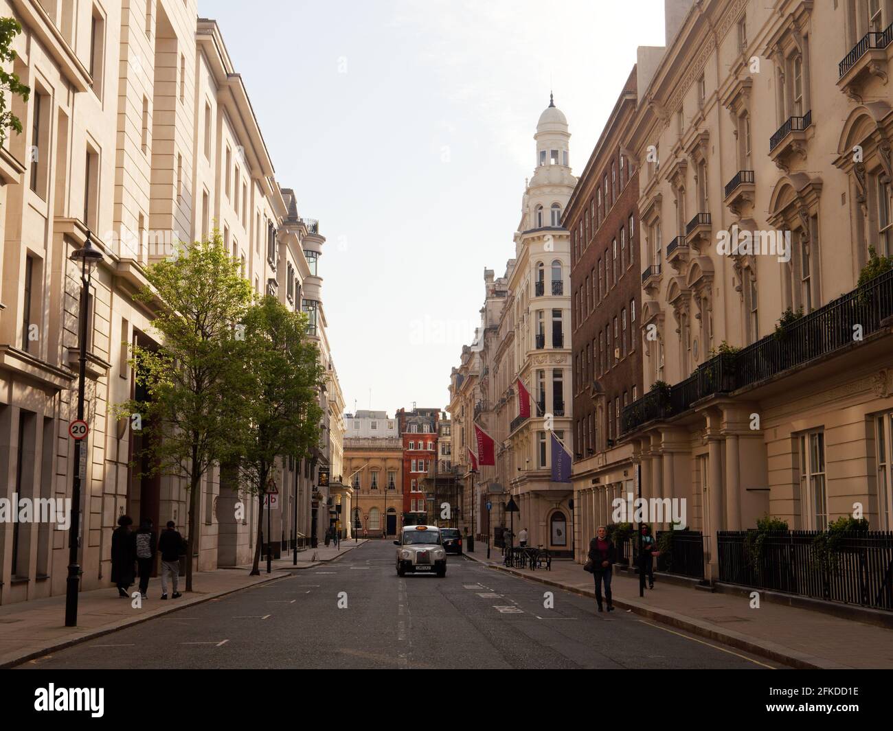 Londra, Greater London, England - Apr 24 2021: King Street guardando verso St James's Street. Foto Stock