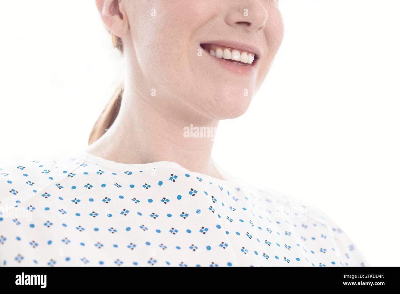 Donna in abito da ospedale Foto Stock