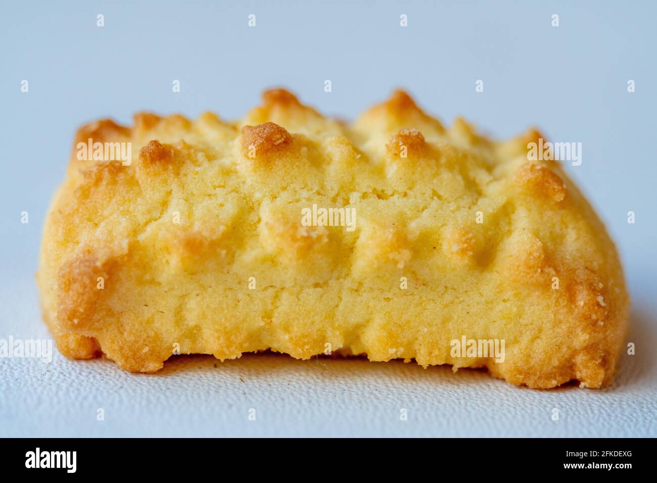Biscotti frollini primo piano, macro di confezione, deliziosa pasticceria fatta con pasta, gustoso biscotto Foto Stock
