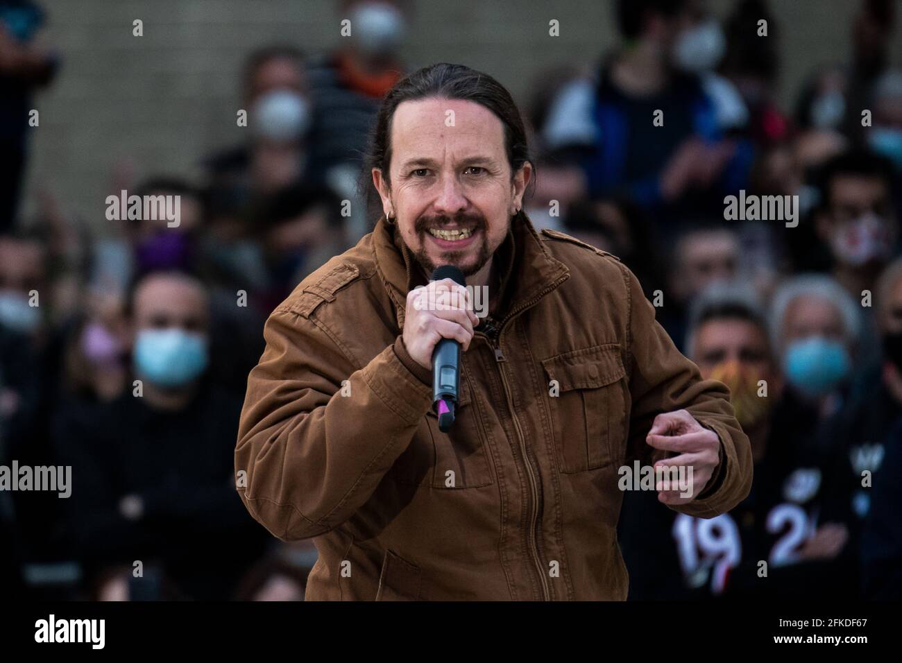 Madrid, Spagna. 30 Apr 2021. Unidas Podemos candidato alla presidenza della Comunità di Madrid, Pablo Iglesias, durante un raduno nel quartiere di Vallecas. Unidas Podemos continua a presentare la propria candidatura per le prossime elezioni regionali di Madrid che si terranno il 4 maggio 2021. Credit: Marcos del Mazo/Alamy Live News Foto Stock