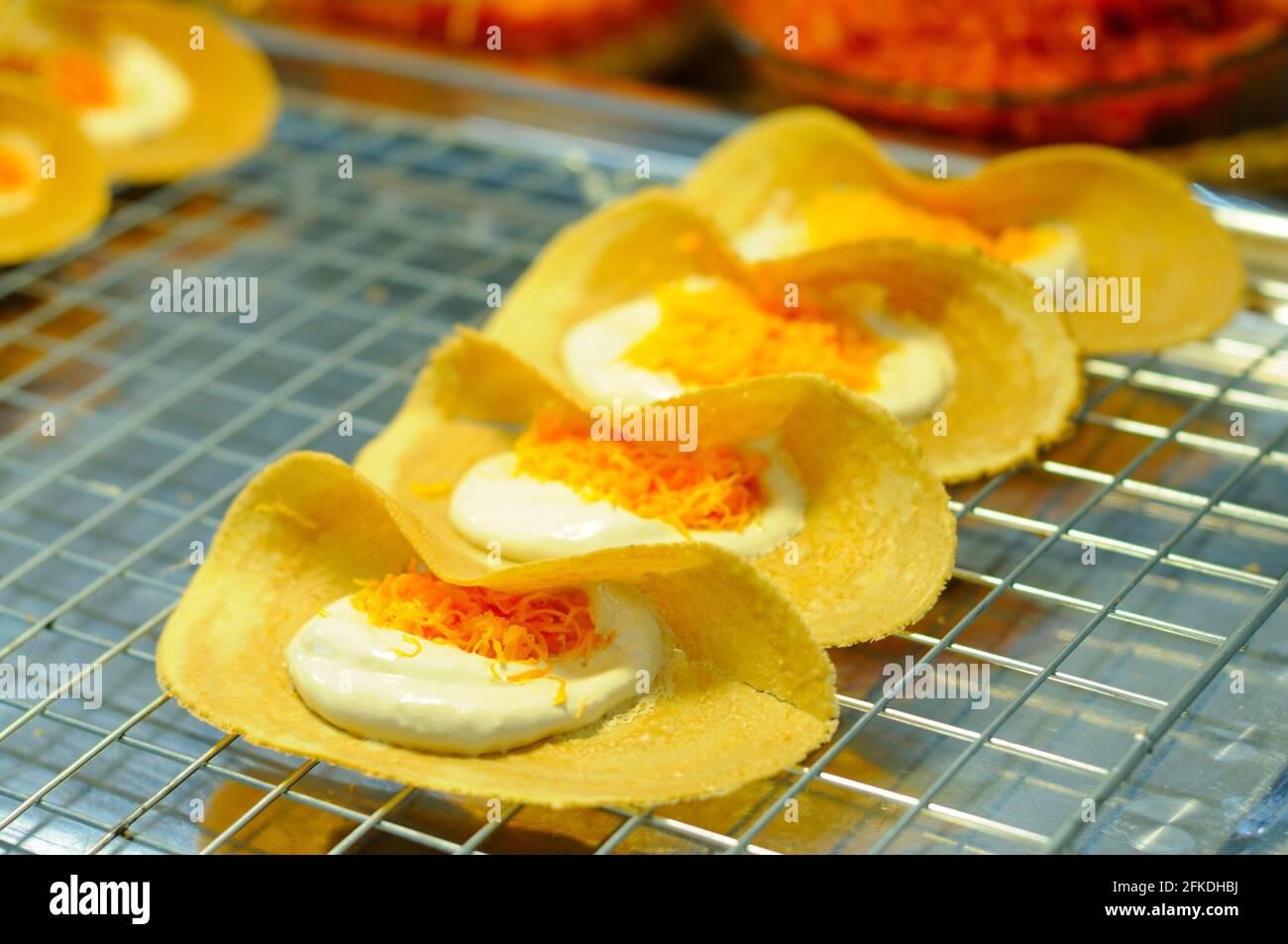 Crepes tailandese (Khanom bueang) Foto Stock