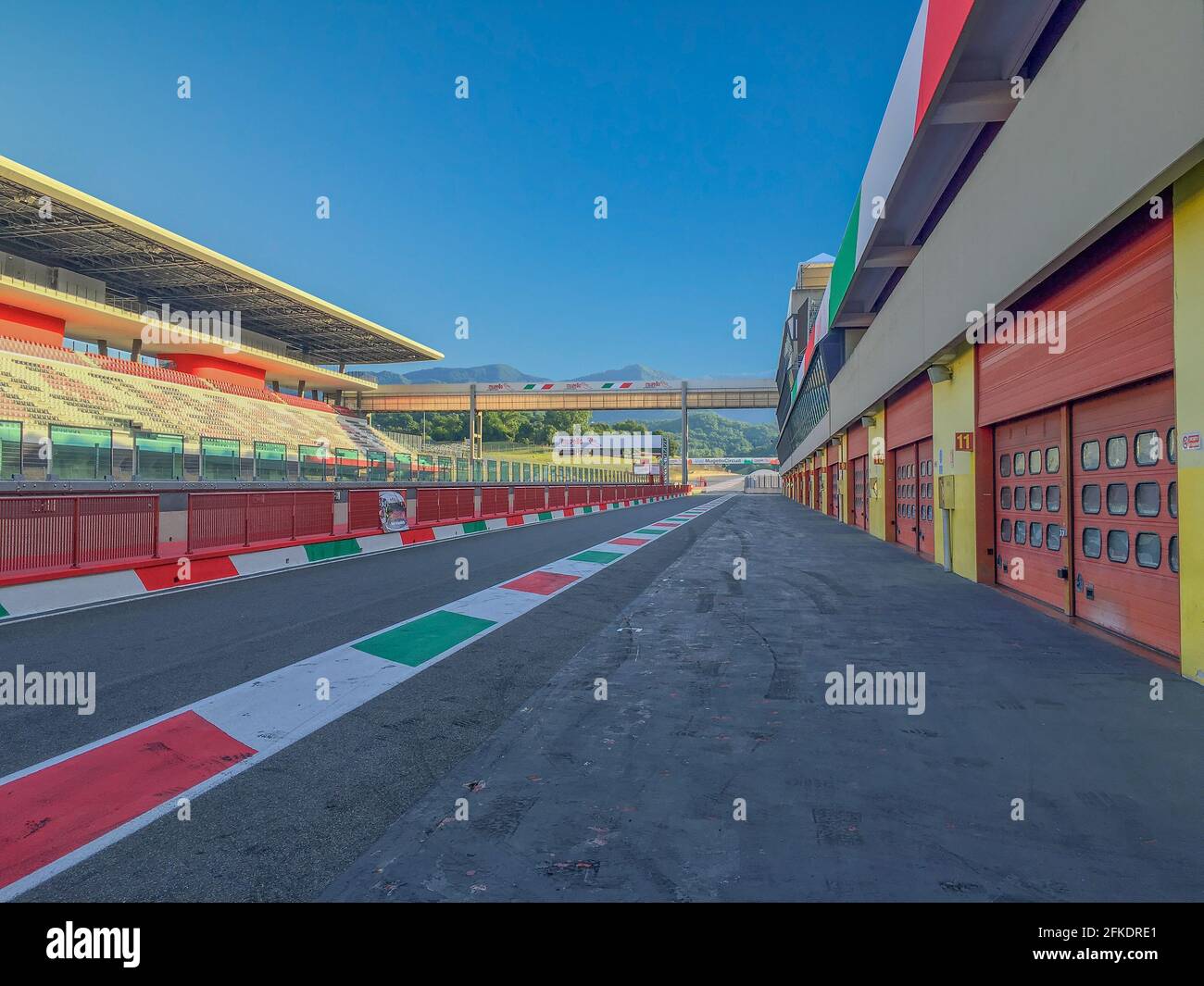 Vista da box sul circuito del Mugello, Toscana, Italia. . Foto di alta qualità Foto Stock