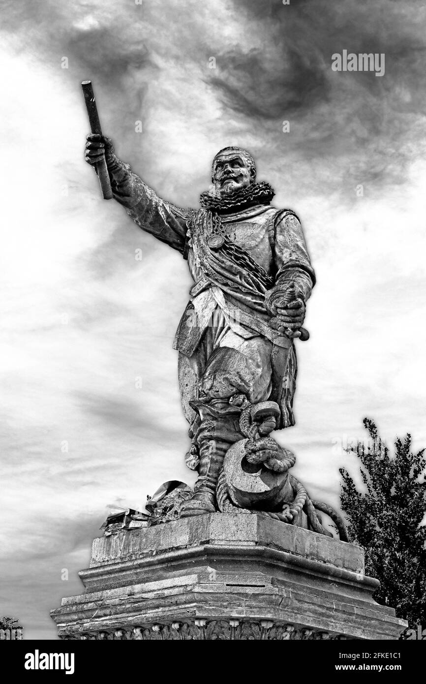 rotterdam delfshaven, paesi bassi - 2020.06.15: monumento dell'ammiraglio piet pieterszoon heyn (piet hein) (1577-1629) -- [credit: joachim affeldt - larg Foto Stock