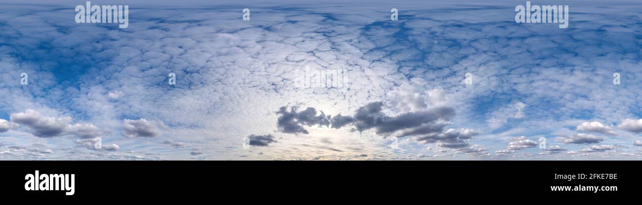 Seamless nuvoloso cielo blu hdri panorama a 360 di angolo con vista zenith e belle nuvole per in grafica 3d come sky dome o modificare drone Foto stock - Alamy