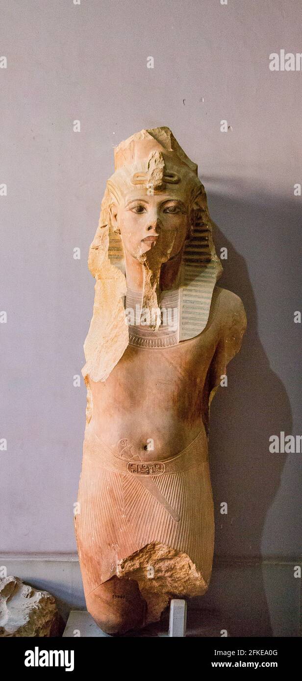 Cairo, Museo Egizio, colosso di Toutankhamon, usurpato da Horemheb. Quartzite, che si trova nel tempio di Ay/Horemheb a Tebes West. Foto Stock