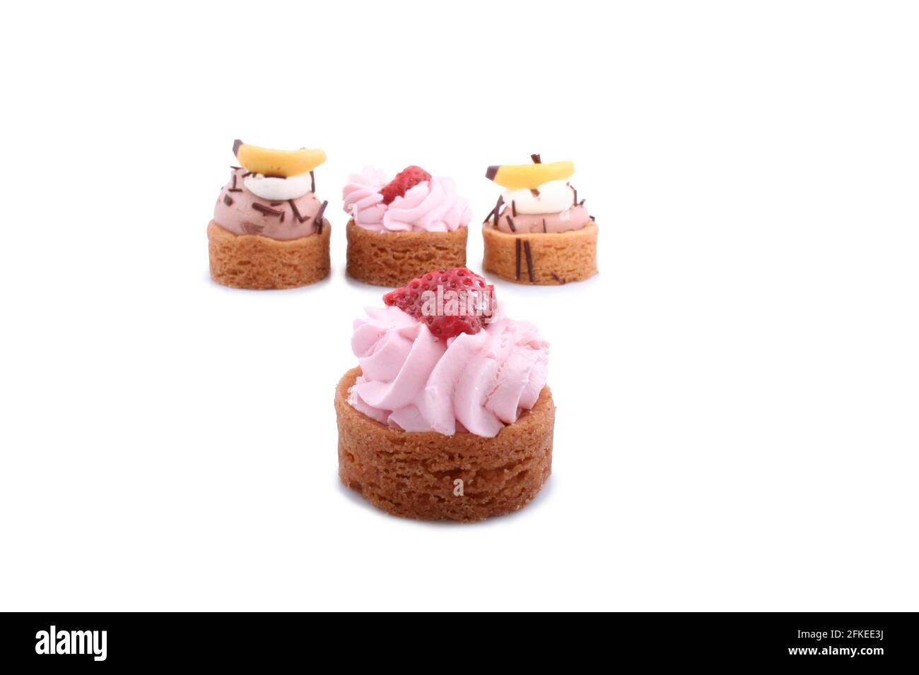 mini torte isolate su sfondo bianco Foto Stock