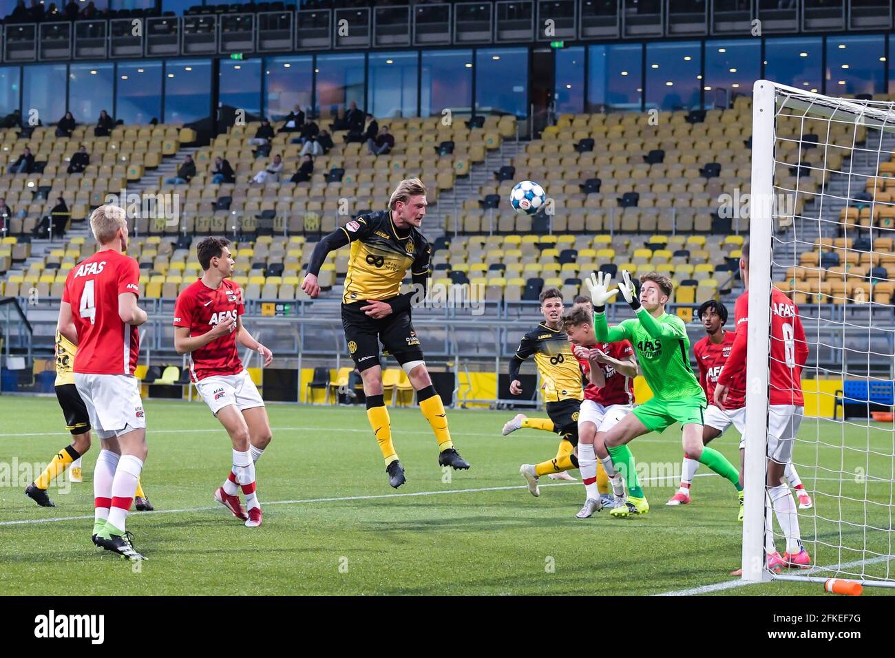 KERKRADE, PAESI BASSI - APRILE 30: Richard Jensen di Roda JC, portiere SEM Westerveld di Jong AZ durante la partita olandese di Keukenkampioendivie Foto Stock