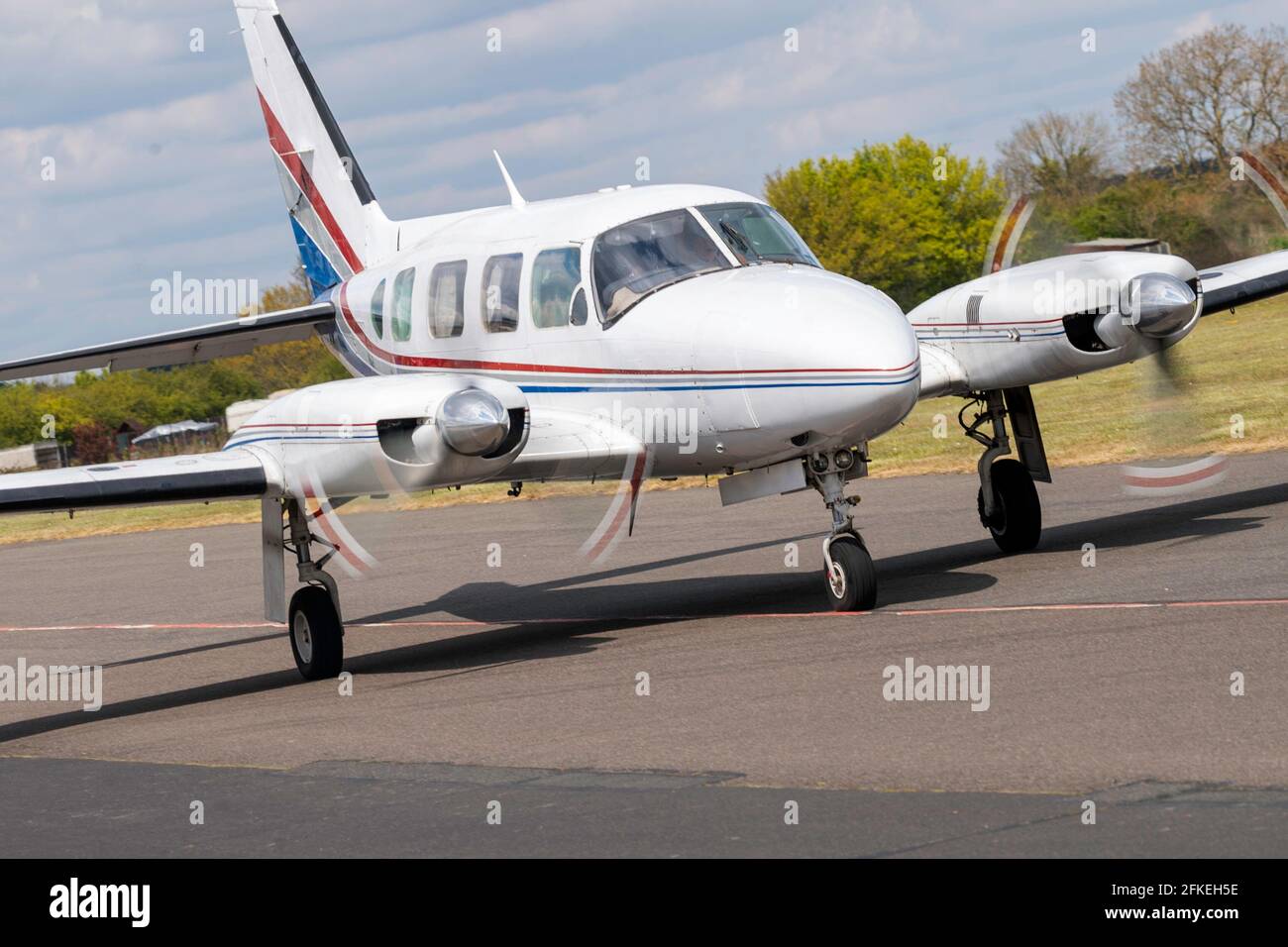 North Weald Airfield, Essex, Piper PA-31 Navajo in taxi Foto Stock