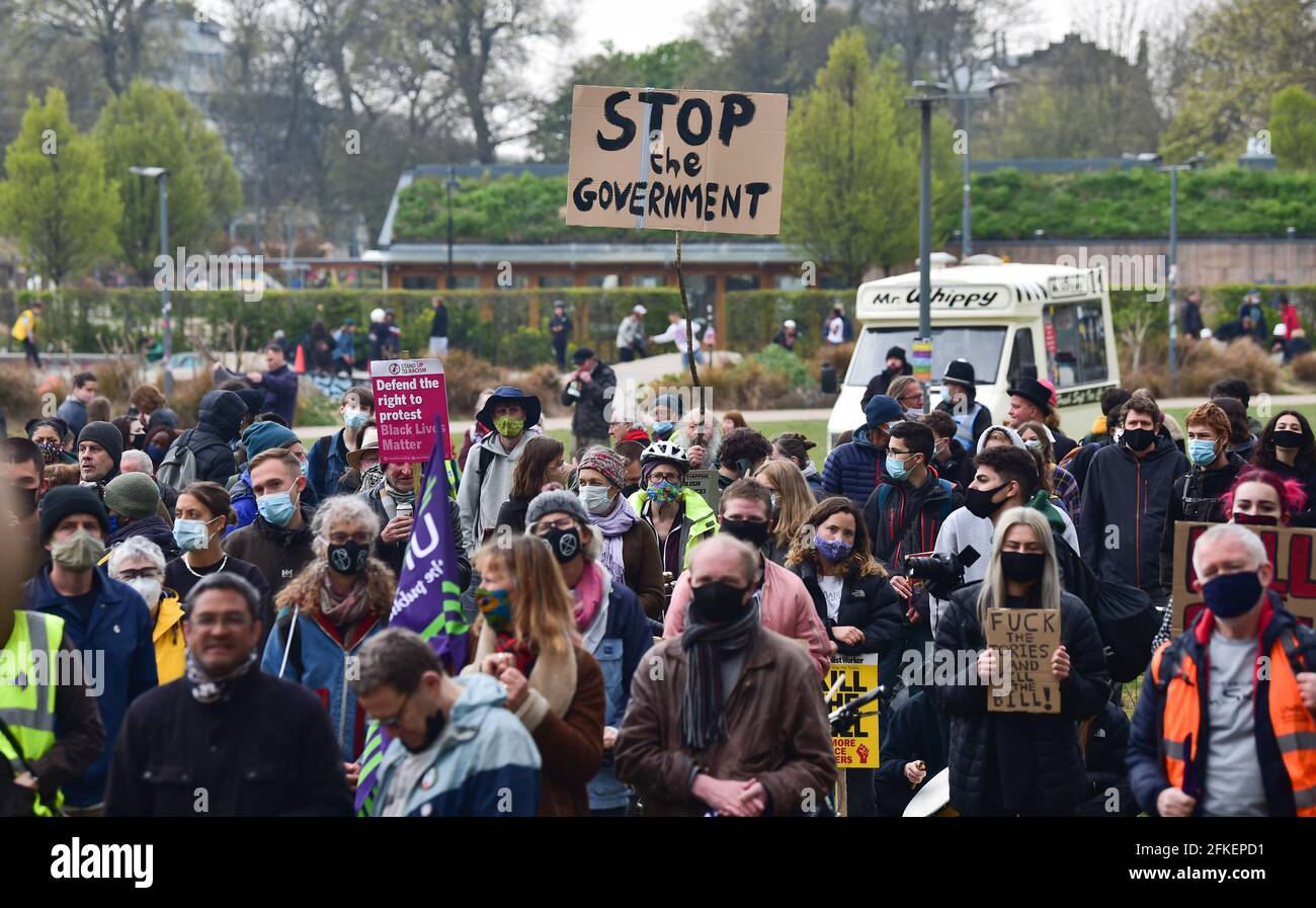 Brighton UK 1 maggio 2021 - centinaia di Kill i manifestanti di Bill si riuniscono oggi al livello di Brighton nella Giornata Internazionale dei lavoratori, manifestando contro il nuovo governo di polizia, crimine, condanna e giustizia legge. Dimostrazioni si svolgono in tutto il paese in quello che è anche noto come Labor Day: Credit Simon Dack / Alamy Live News Foto Stock