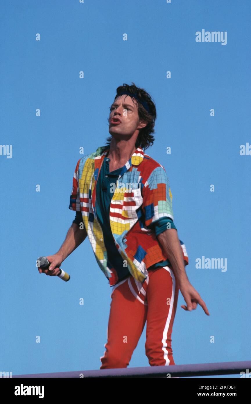 Personalità musicale. Mick Jagger dei Rolling Stones. Concerto all'aperto. anni '70. Foto Stock