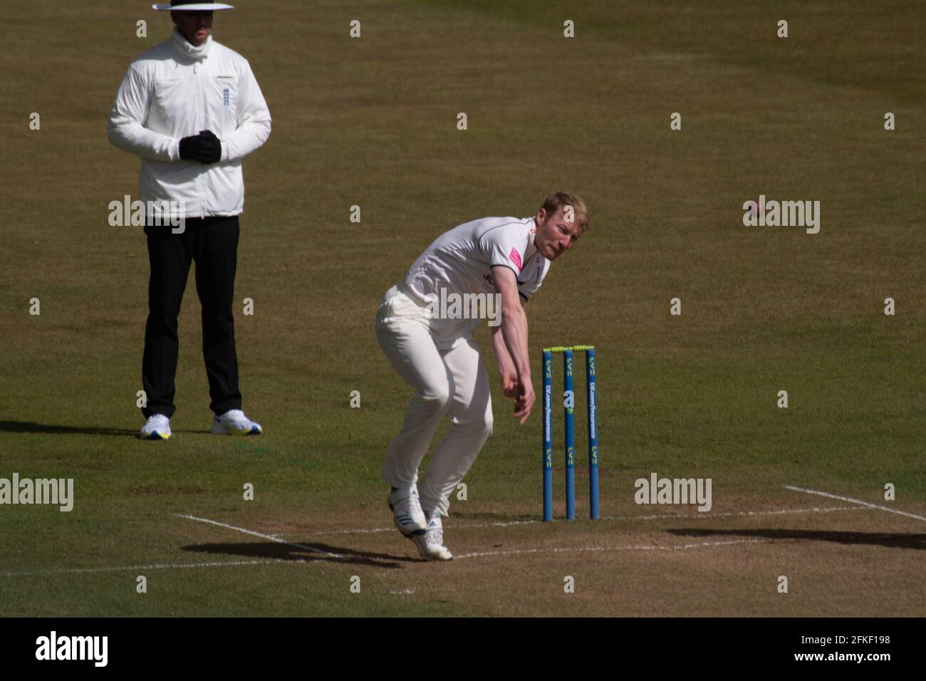 Chester le Street, Inghilterra, 1 maggio 2021. Bowling Liam Norwell per Warwickshire CCC contro Durham CCC in una partita LV Insurance County Championship al Riverside Ground, Chester le Street. Credit: Colin Edwards/Alamy Live News. Foto Stock
