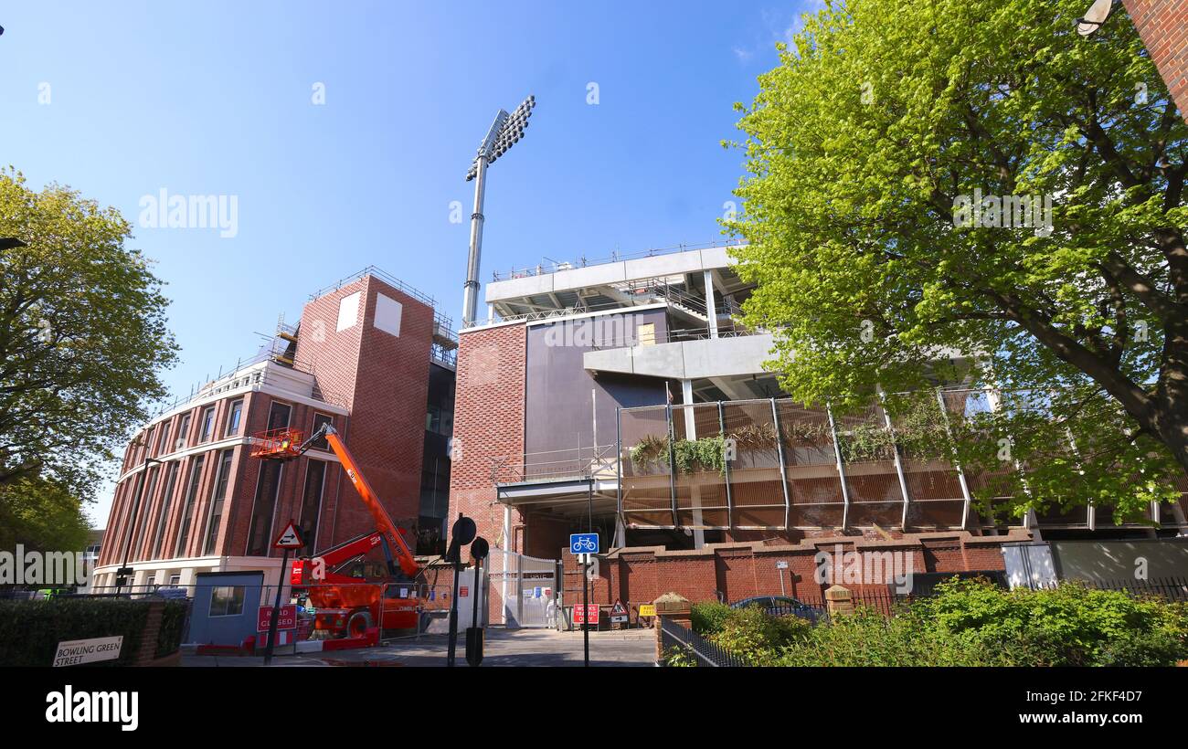 1 maggio 2021. Londra, Regno Unito. Lo sviluppo del nuovo stand al Kia Oval come Surrey prende l'Hampshire nel campionato della contea al Kia Oval, giorno tre David Rowe/Alamy Live News Foto Stock