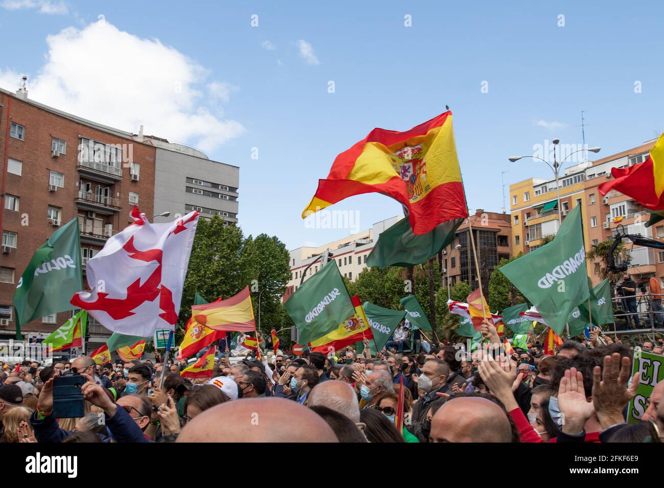 Madrid, Spagna - 1 maggio 2021, il partito politico Vox e il sindacato "solidarietà" hanno partecipato ad un raduno in piazza Conde de Casal a Madrid nell'ambito della giornata internazionale dei lavoratori. All'evento hanno partecipato il presidente del partito, Santiago Abascal; il candidato alla presidenza della comunità di Madrid, Rocio Monasterio e il segretario generale dell'Unione, Rodrigo Alonso. Foto Stock