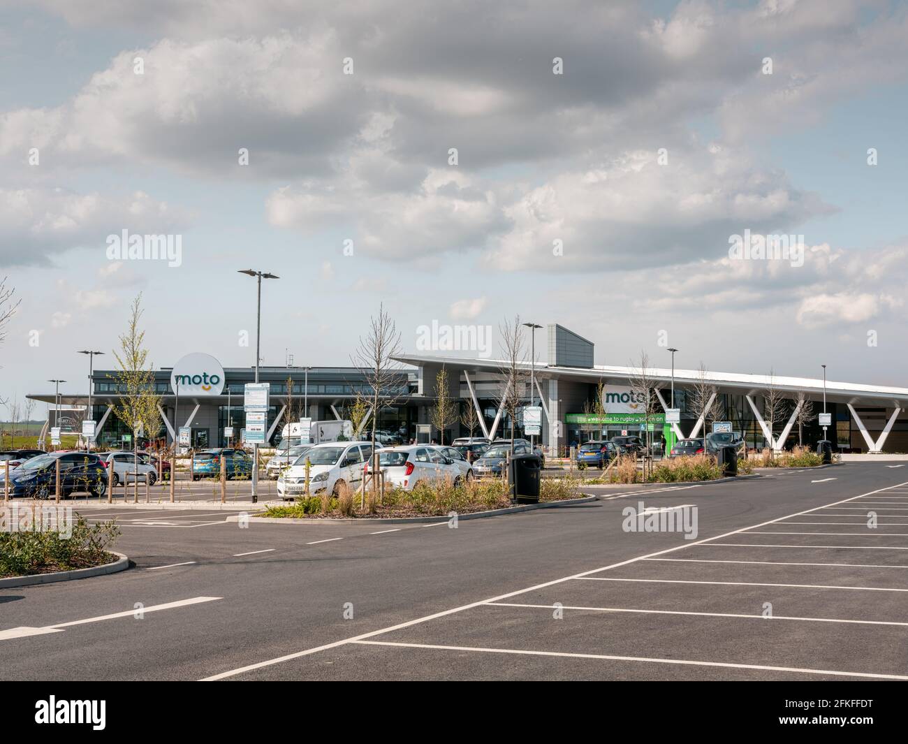 Il Moto Services di Rugby, sullo svincolo 1 dell'autostrada M6. I servizi sono stati aperti nell'aprile 2021. Foto Stock