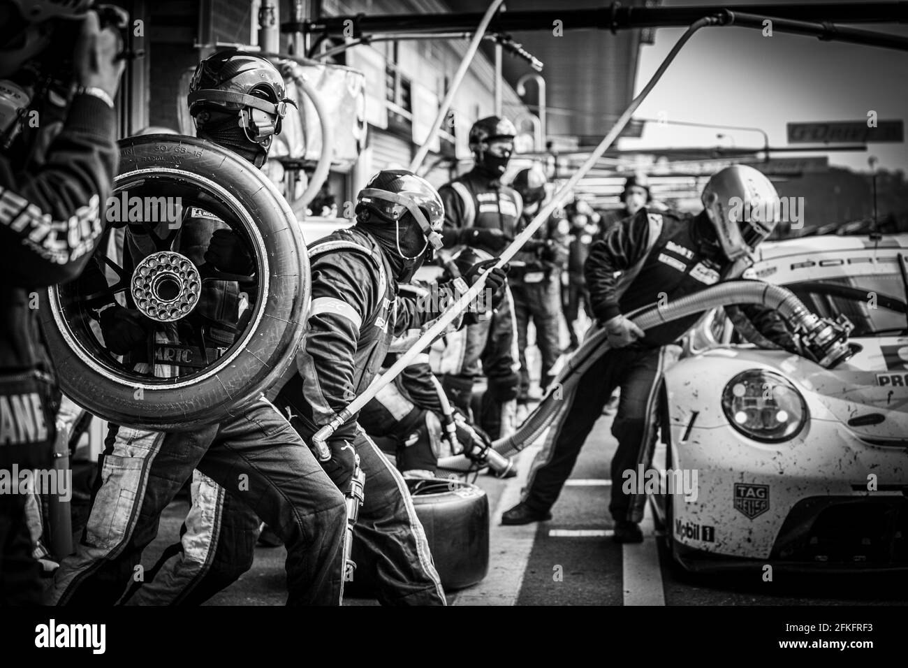 Stavelot, Belgio, 1 maggio 2021, 91 Bruni Gianmaria (ita), Lietz Richard (aut), Porsche GT Team, Porsche 911 RSR - 19, pitlane durante la 6 ore di Spa-Francorchamps, 1° appuntamento del Campionato Mondiale FIA Endurance 2021 sul circuito di Spa-Francorchamps, dal 29 aprile al 1 maggio 2021 a Stavelot, Belgio - Foto Clément Luck / DPPI Credit: DPPI Media/Alamy Live News Foto Stock