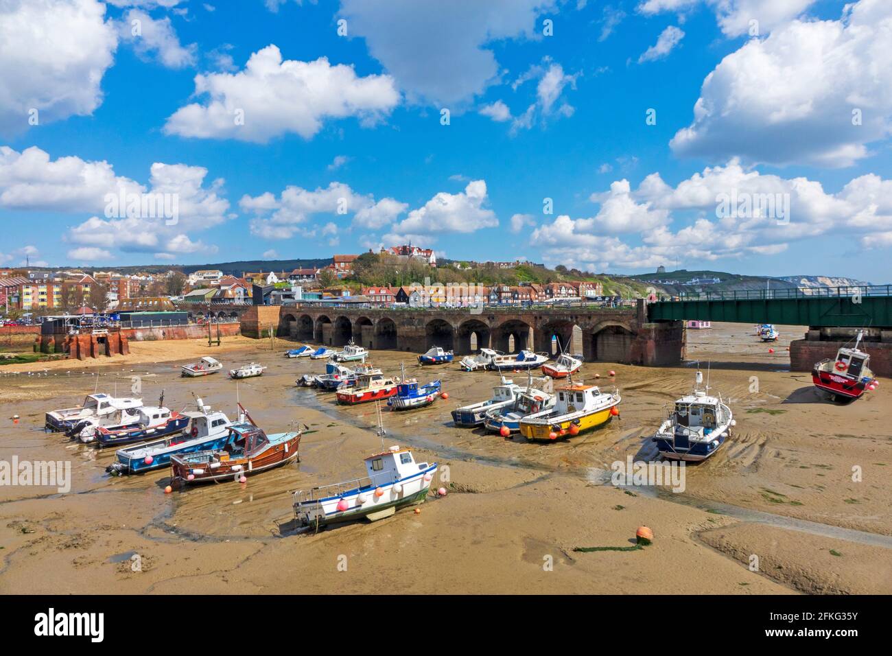 Folkestone Harbour, Pent Basin, a bassa marea, Kent, Regno Unito Foto Stock