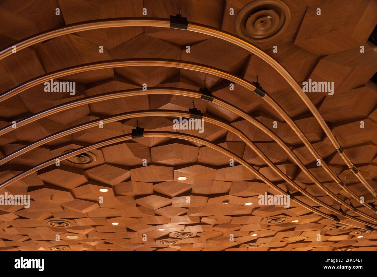 Soffitto interno della Starbucks Reserve Roadery, Nanjing Road, Shanghai Foto Stock