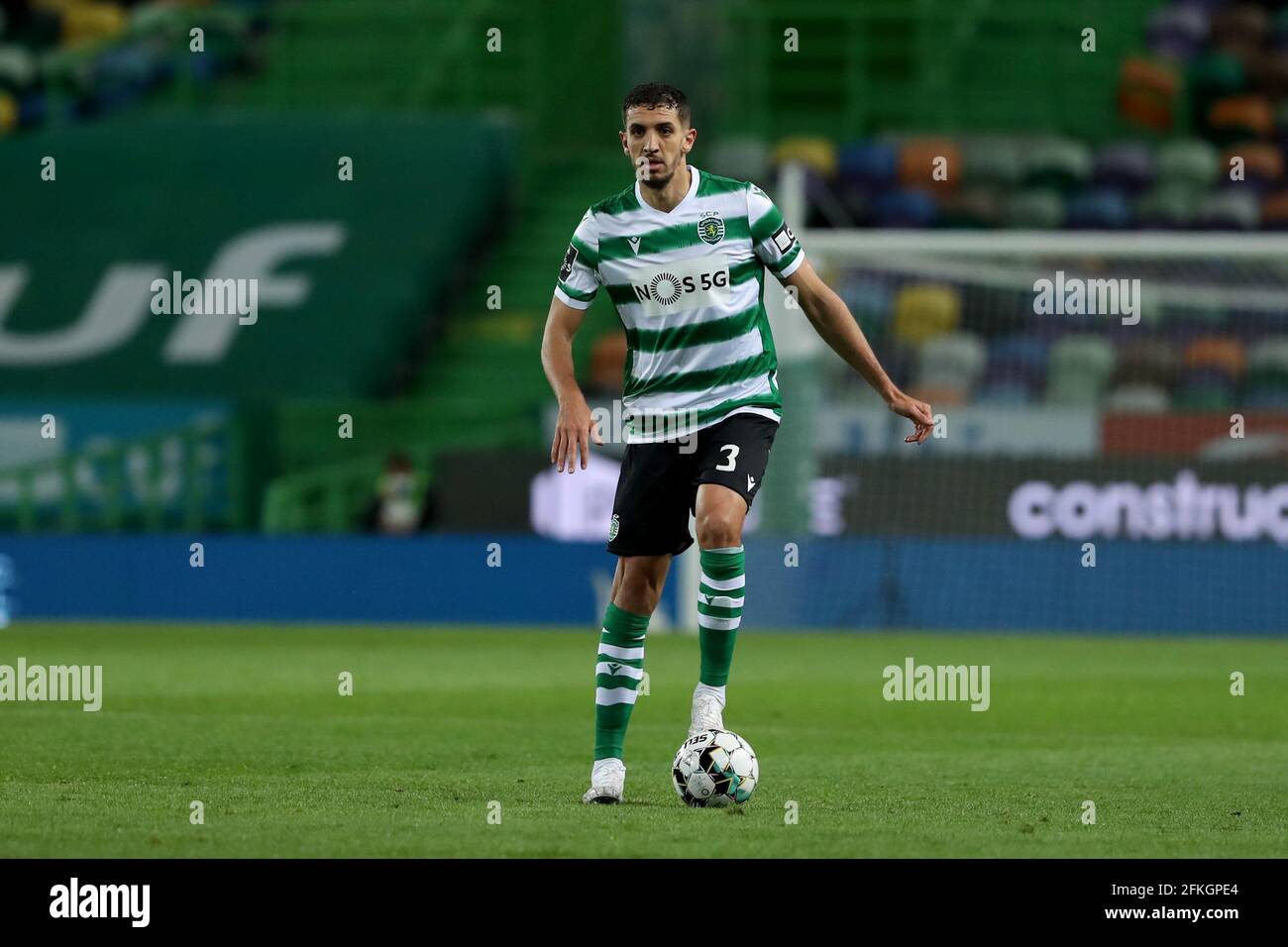 Lisbona, Portogallo. 1 maggio 2021. Zouhair Feddal di Sporting CP in azione durante la partita di calcio della Portuguese League tra Sporting CP e CD Nacional allo stadio Jose Alvalade di Lisbona, Portogallo, il 1 maggio 2021. Credit: Pedro Feuza/ZUMA Wire/Alamy Live News Foto Stock