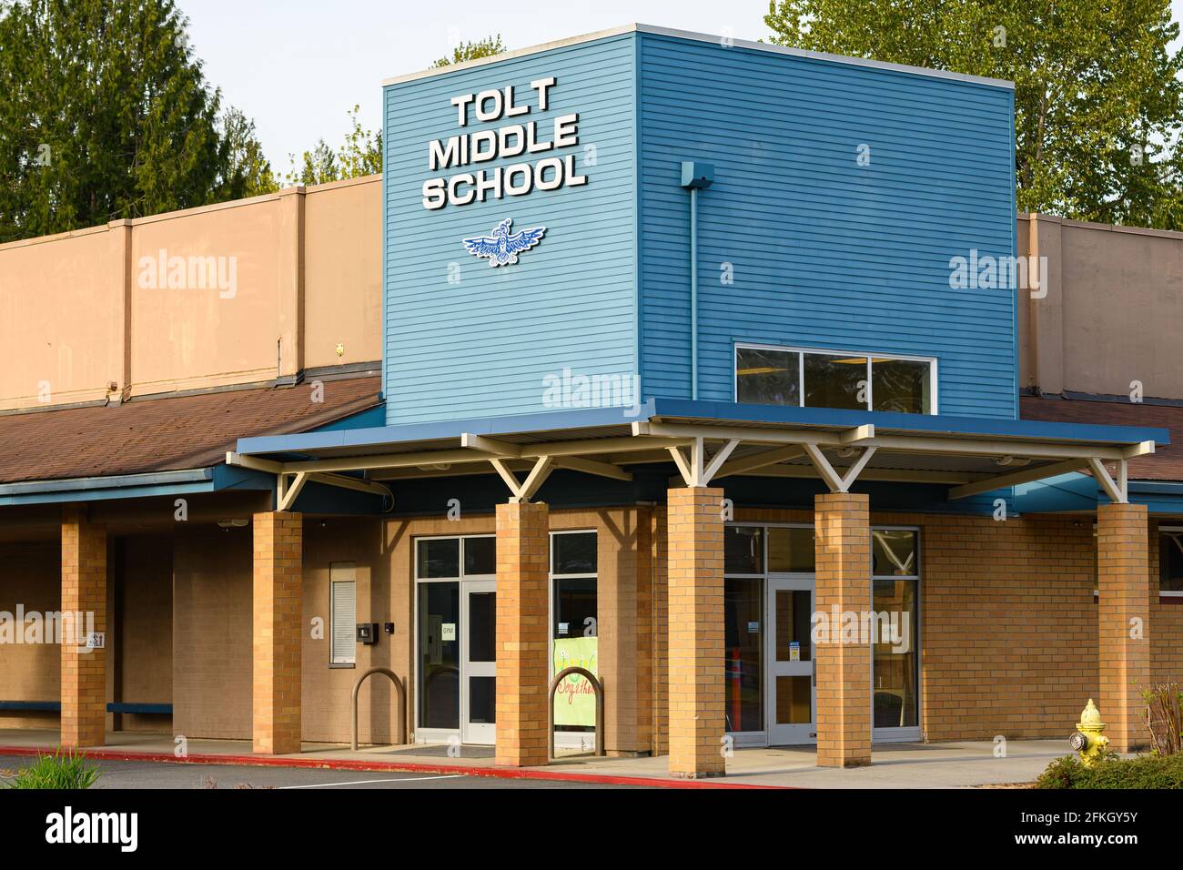 Carnation, WA, USA - 29 aprile 2021'; ingresso principale alla Tolt Middle School in Carnation nel Distretto scolastico di Snoqualmie Valley, Washington occidentale Foto Stock