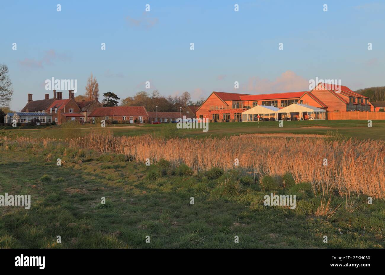 Heacham Manor Hotel, campo da golf, Club House, terrazza, 18 verde, Campi da golf inglesi, Norfolk, Inghilterra, Regno Unito Foto Stock