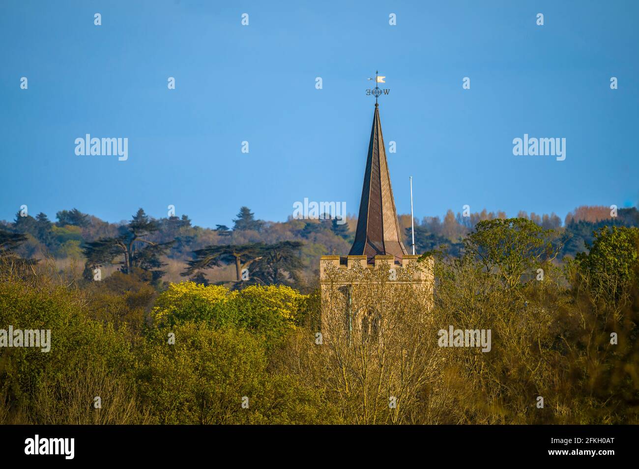 Chiesa torre al tramonto in Inghilterra Foto Stock