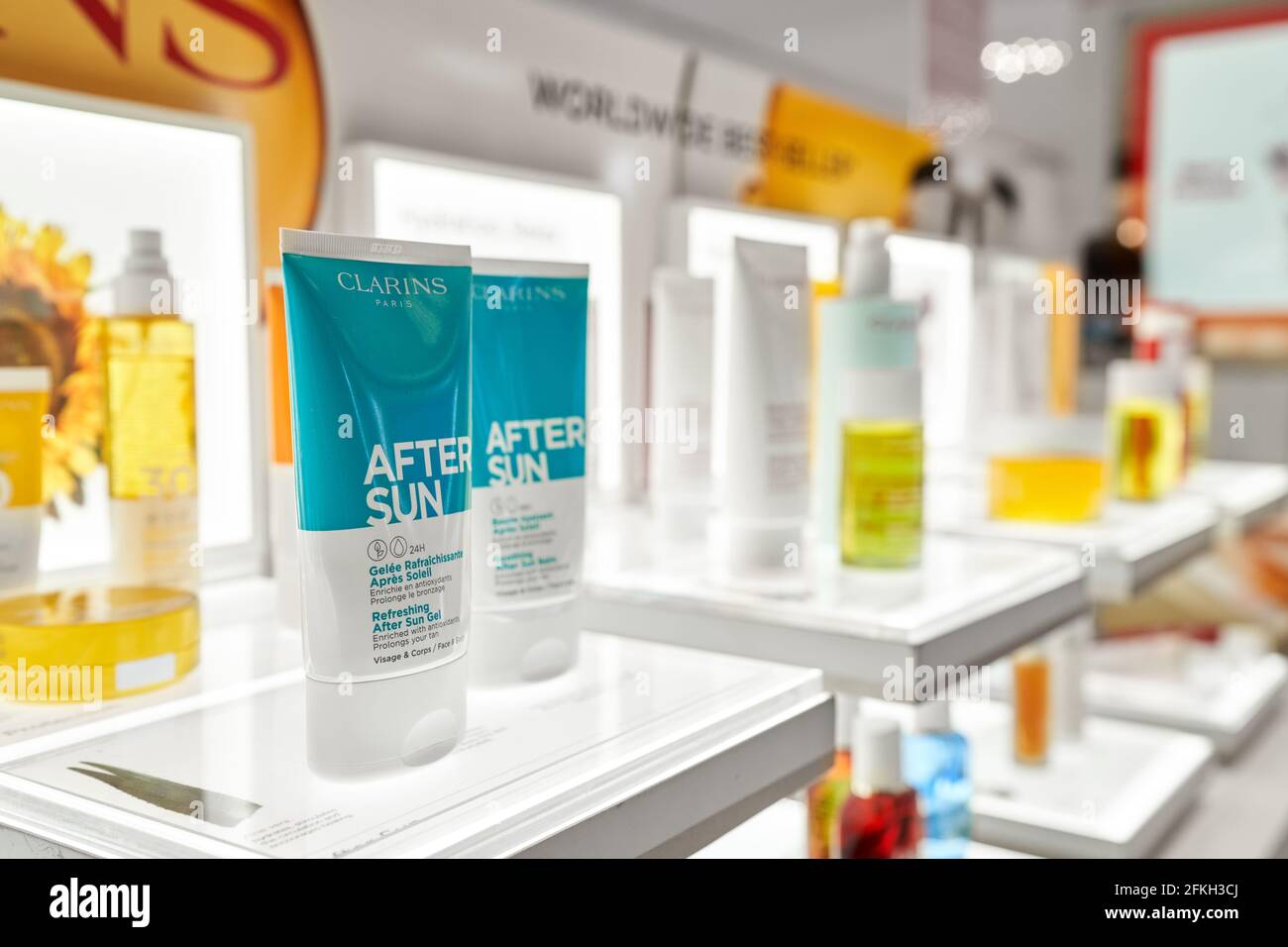 I prodotti di bellezza Clarins esposti da Rascente. Milano, Italia - 15 dicembre 2020 Foto Stock