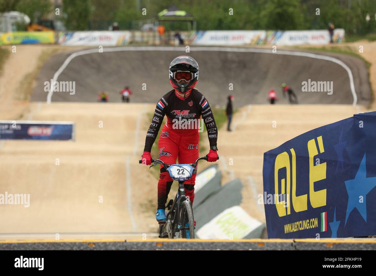 Verona, Italia. 01 Maggio 2021. Merel SMULDERS dei Paesi Bassi (22) compete nel BMX Racing Women Elite Round 1 della Coppa europea UEC alla BMX Olympic Arena il 1° maggio 2021 a Verona, Italia Credit: Mickael Chavet/Alamy Live News Foto Stock