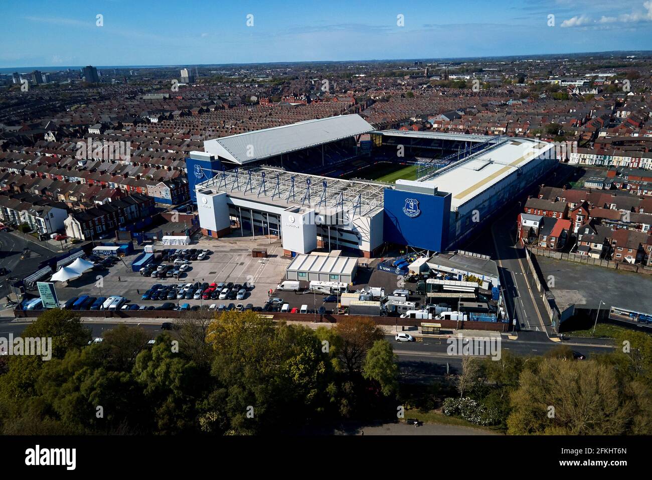 Vista aerea del Goodison Park che mostra lo stadio in un ambiente urbano circondato da case residenziali Foto Stock