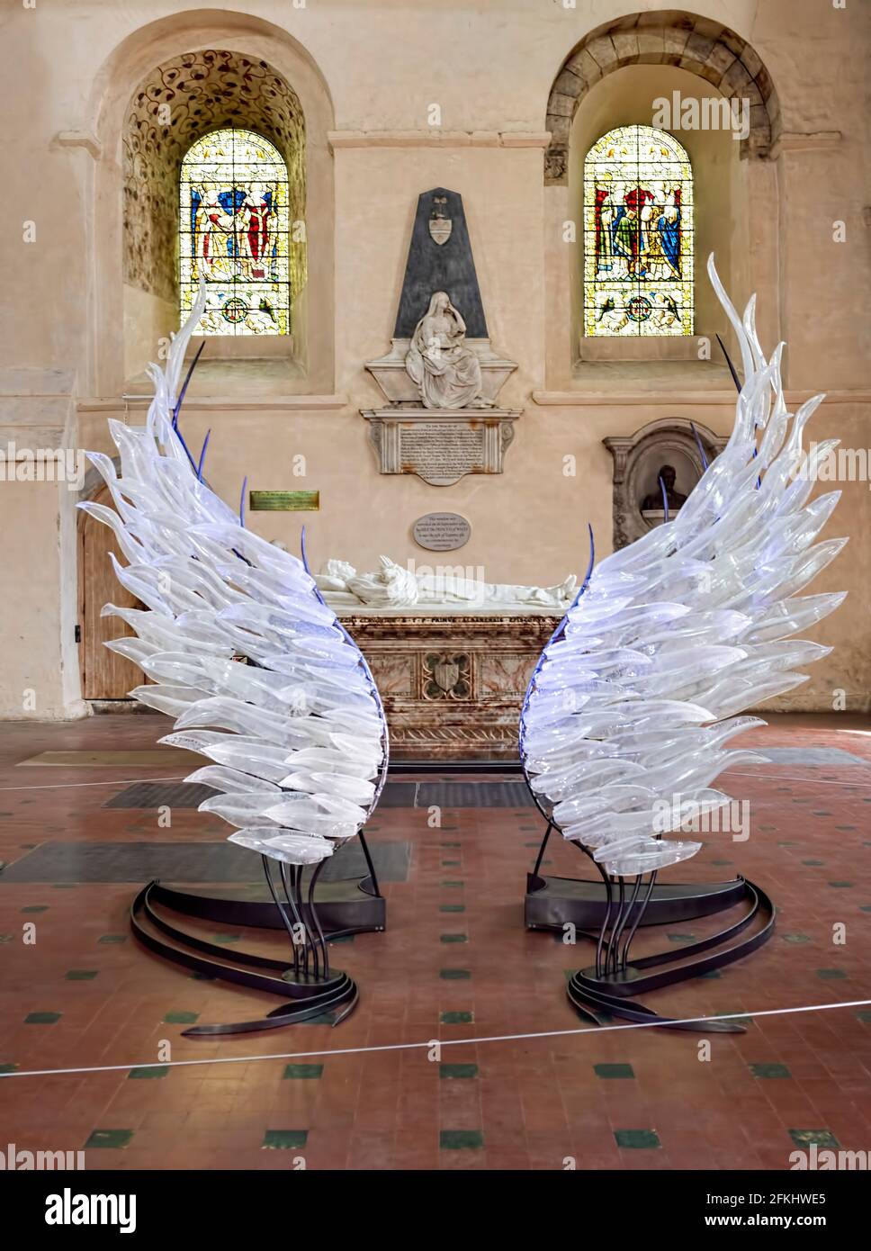 Angel Wings Solace scultura in vetro Covid 19 Memorial St. Albans Cathedral, Herts UK Foto Stock