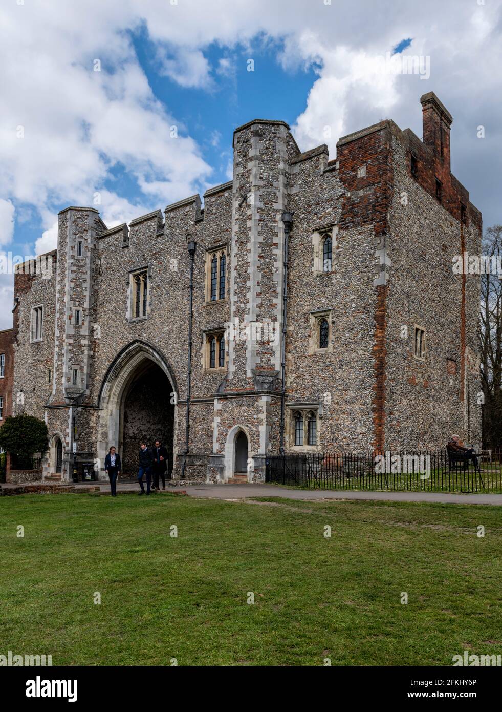 Abbey Great Gateway to Monastery, che conduce alla Cattedrale di St.Albans, St. Albans Hertfordshire UK ora parte della St. Albans School Foto Stock