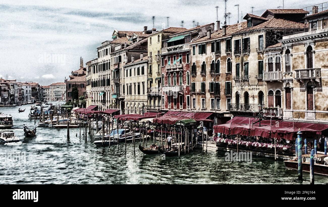 Venezia / Venedig / Venezia - auf dem canale Grande - Kunstfoto - Kanal, Villen, Gondeln, Boote, Paläste, Lokale - stimmungsfoll Foto Stock