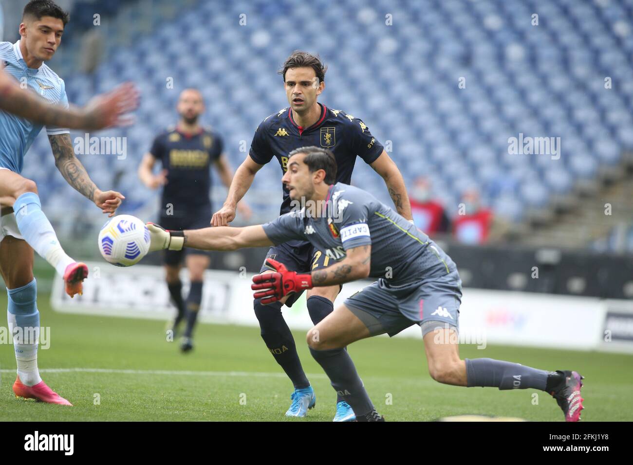 Roma, Italia. 02 maggio 2021. ROMA, Italia - 02.05.2021: PERINI in azione durante la Serie Italiana UNA partita di calcio campionato 2021 tra SS LAZIO vs GENOVA allo stadio Olimpico di Roma. Credit: Agenzia fotografica indipendente/Alamy Live News Foto Stock