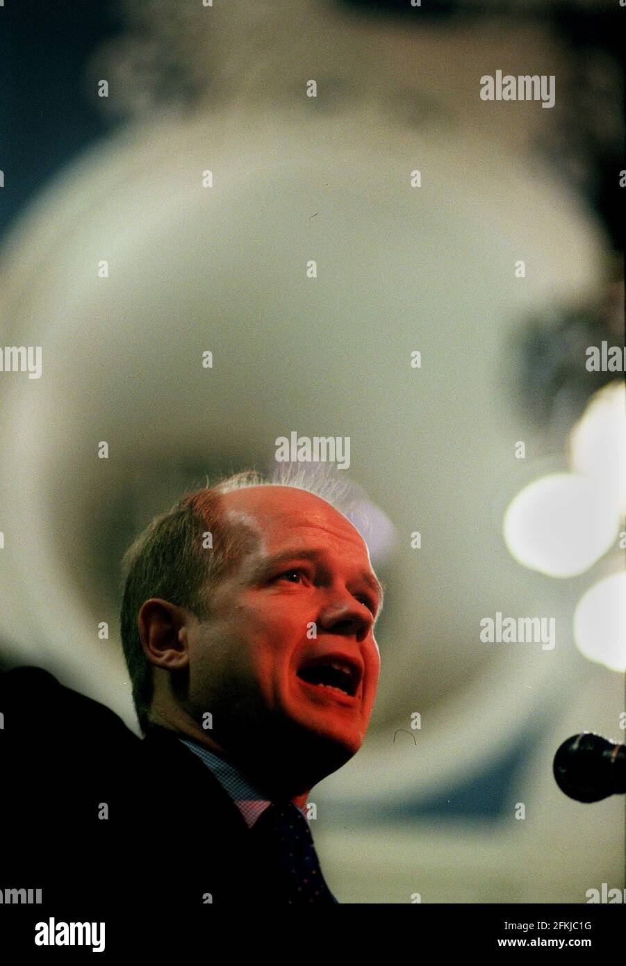 WILLIAM HAGUE MP PRENDE DOMANDE DAI BAMBINI DELLA SCUOLA ALLA CONFERENZA DELLE SCUOLE DI WESTMINSTER. Foto Stock