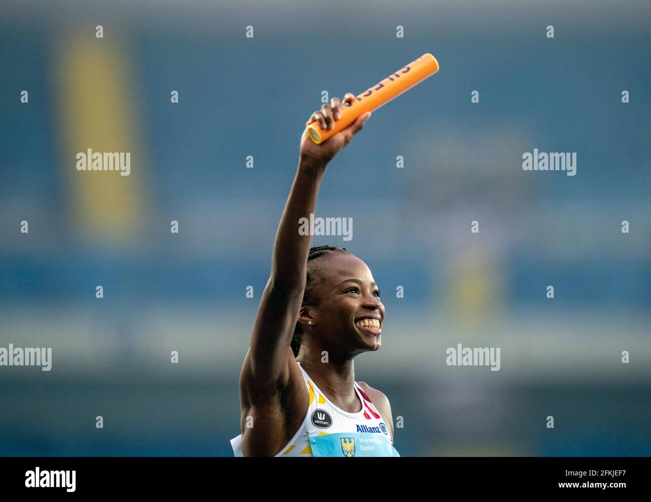 Stadio Slesiano, Chorzow, Polonia. 1 maggio 2021. World Athletics Relays 2021. Giorno 1; Cynthia Bolingo alza il suo testimone prima delle donne 4 x 400m riscalda credito: Action Plus Sport / Alamy Live News Foto Stock