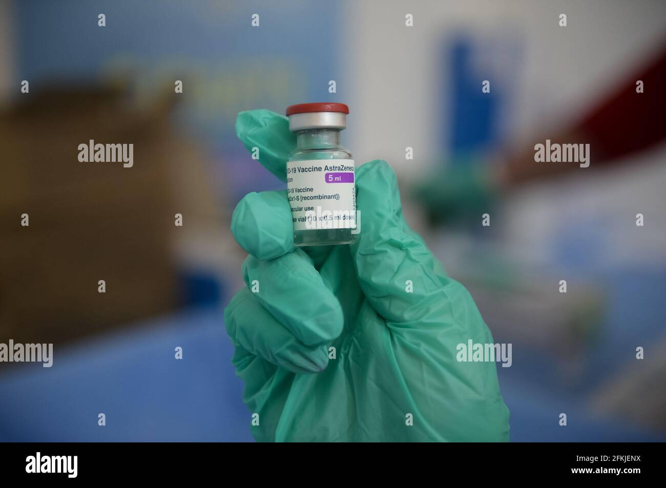 Corigliano Rossano, Italia. 01 Maggio 2021. Corigliano Rossano, Vai Day vaccinazioni in Calabria, migliaia di persone vaccinate nei quattro giorni di vaccinazione in tutti i centri di vaccinazione della regione con la disponibilità di vaccini come AstraZeneca, Pfizer, moderna per combattere Covid-19. Credit: Agenzia fotografica indipendente/Alamy Live News Foto Stock