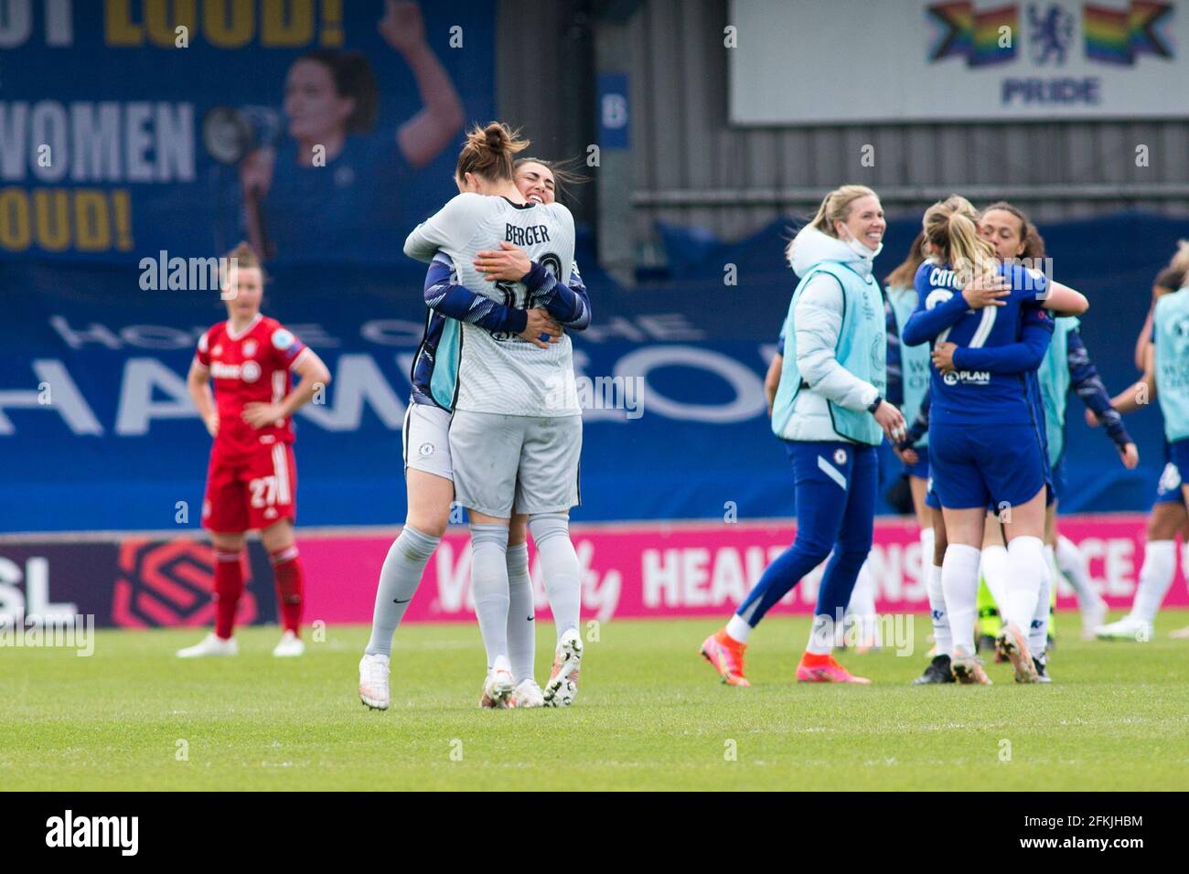 LONDRA, REGNO UNITO. 2 MAGGIO : il Chelsea FC festeggia dopo la vittoria durante la partita della UEFA Women’s Champions League 2020-21 tra il Chelsea FC e il Bayern Munich a Kingsmeadow. Credit: Federico Guerra Morán/Alamy Live News Foto Stock