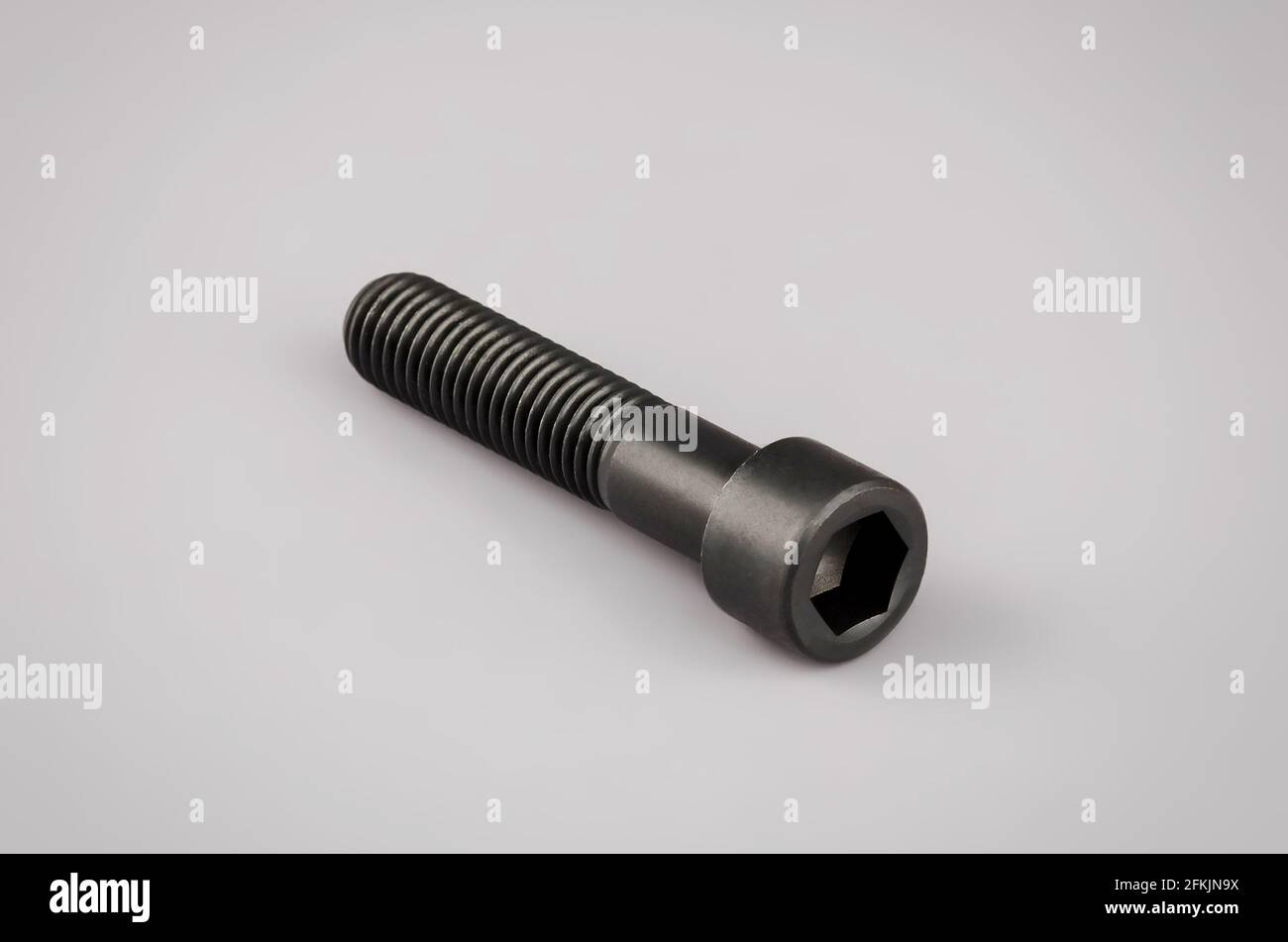 Vite di fissaggio sotto l'esagono su fondo grigio. Bullone di fissaggio per auto. Elemento di fissaggio .bullone nuovo. Bullone. Bullone di fissaggio Torx. Foto Stock