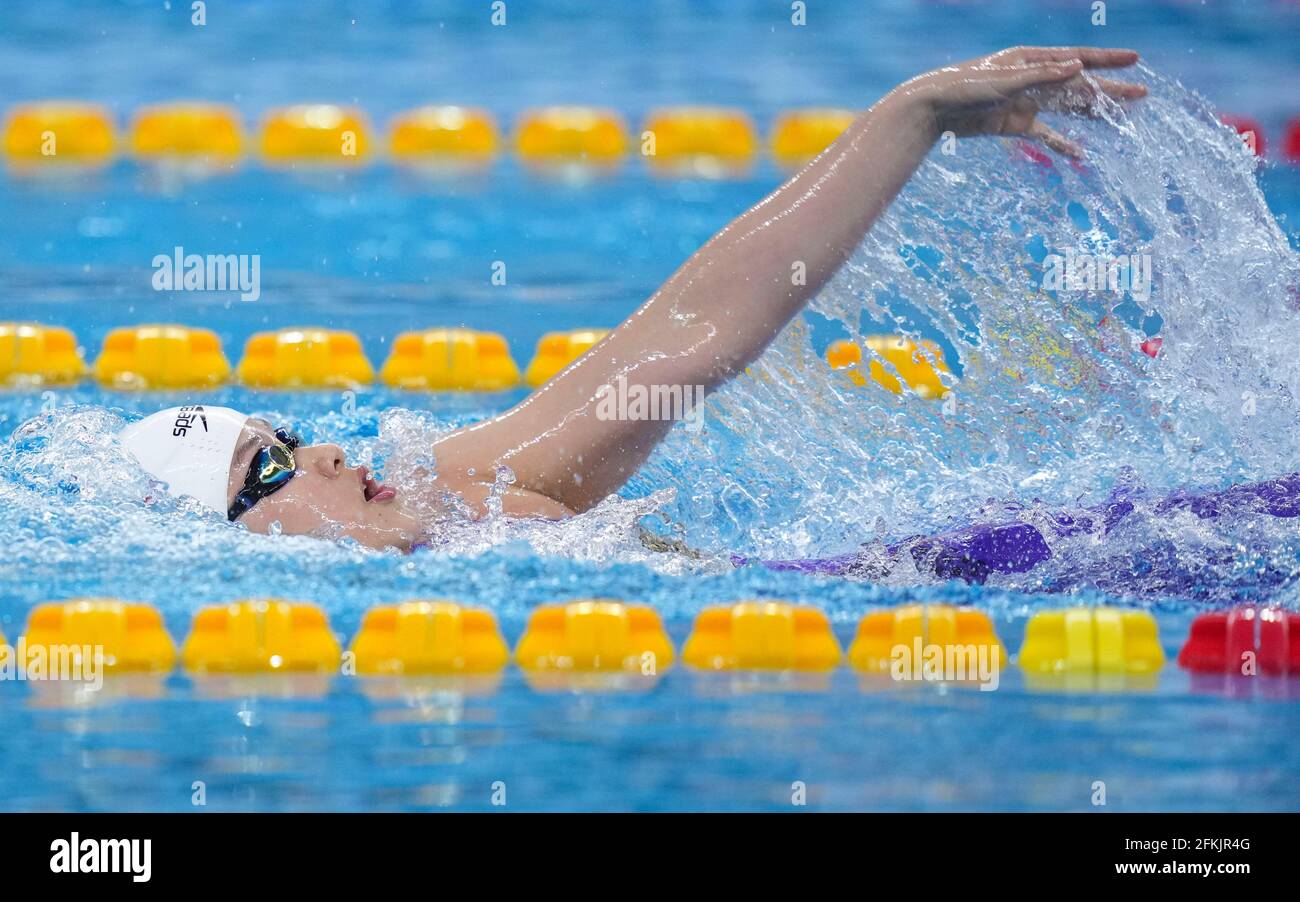 Qingdao, la provincia cinese di Shandong. 2 maggio 2021. Yu Yiting of Zhejiang compete durante i 200 m di calore individuale femminile al Campionato Nazionale Cinese di Nuoto 2021 a Qingdao, nella Provincia di Shandong della Cina orientale, 2 maggio 2021. Credit: Xu Chang/Xinhua/Alamy Live News Foto Stock