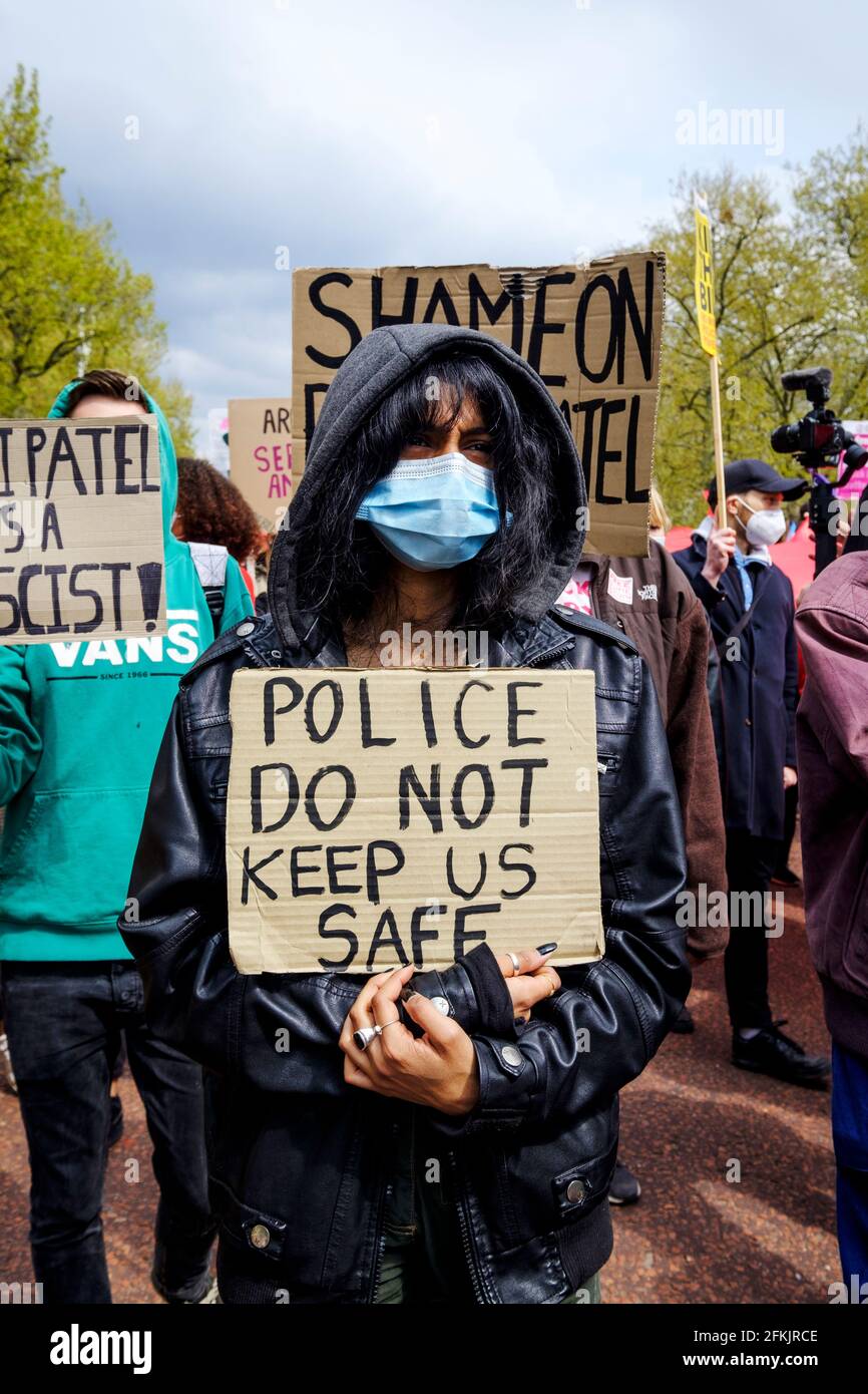 Uccidere il Bill May Day protesta e dimostrazione Londra UK, 1 maggio 2021. Migliaia di persone hanno marciato da Trafalgar Sq protestando contro la nuova proposta di legge di polizia, crimine, condanna e tribunali che tacquero la libertà di parola e di riunione. Foto Stock