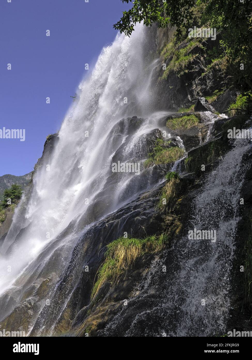 Le cascate dell'Acquafraggia costituiscono un imponente complesso naturale. Il grande interesse geologico presentato dalla sua origine e gli ambientatori risultanti Foto Stock