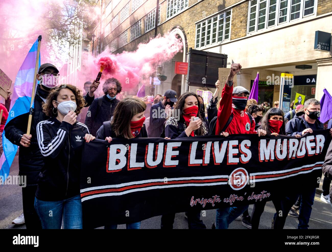 Uccidere il Bill May Day protesta e dimostrazione Londra UK, 1 maggio 2021. Migliaia di persone hanno marciato da Trafalgar Sq protestando contro la nuova proposta di legge di polizia, crimine, condanna e tribunali che tacquero la libertà di parola e di riunione. Foto Stock