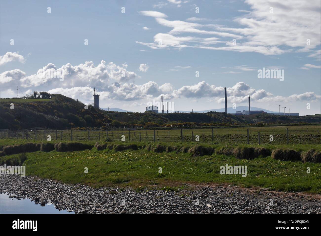 Sellafield Reprocessing Site, dalle rive del fiume Ehen, Braystones, Cumbria, Inghilterra, Regno Unito Foto Stock