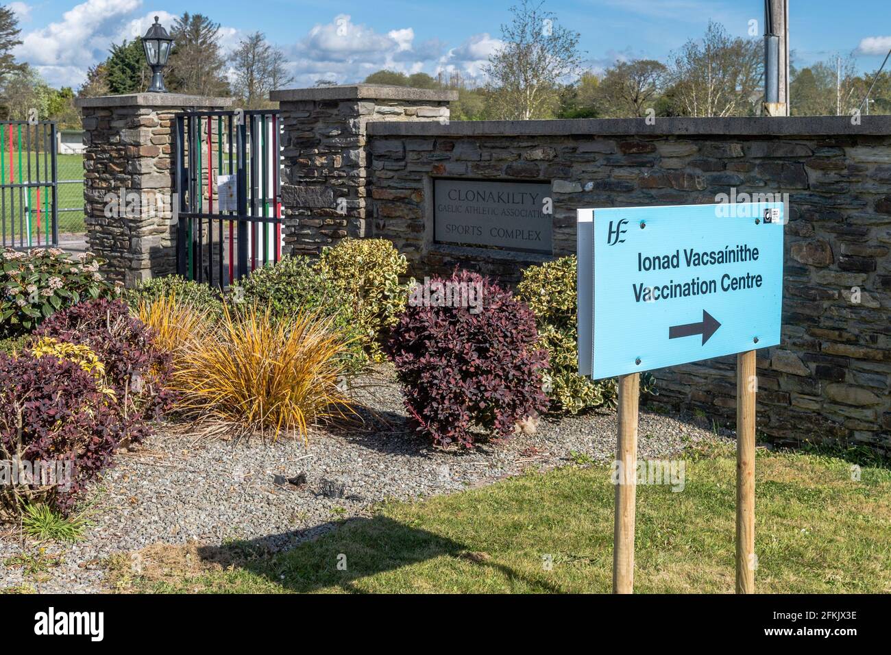 Clonakilty, West Cork, Irlanda. 2 maggio 2021. Il Clonakilty GAA Club è stato trasformato in un centro di vaccinazione COVID-19. I primi vaccini saranno somministrati ai pazienti domani, lunedì 3 maggio. Credit: AG News/Alamy Live News Foto Stock