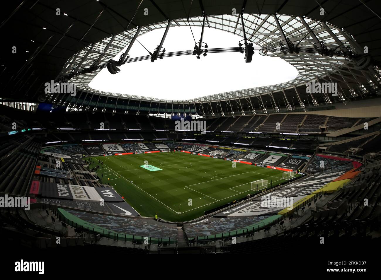 Vista generale dall'interno dello stadio prima della partita della Premier League al Tottenham Hotspur Stadium di Londra. Data di emissione: Domenica 2 maggio 2021. Foto Stock