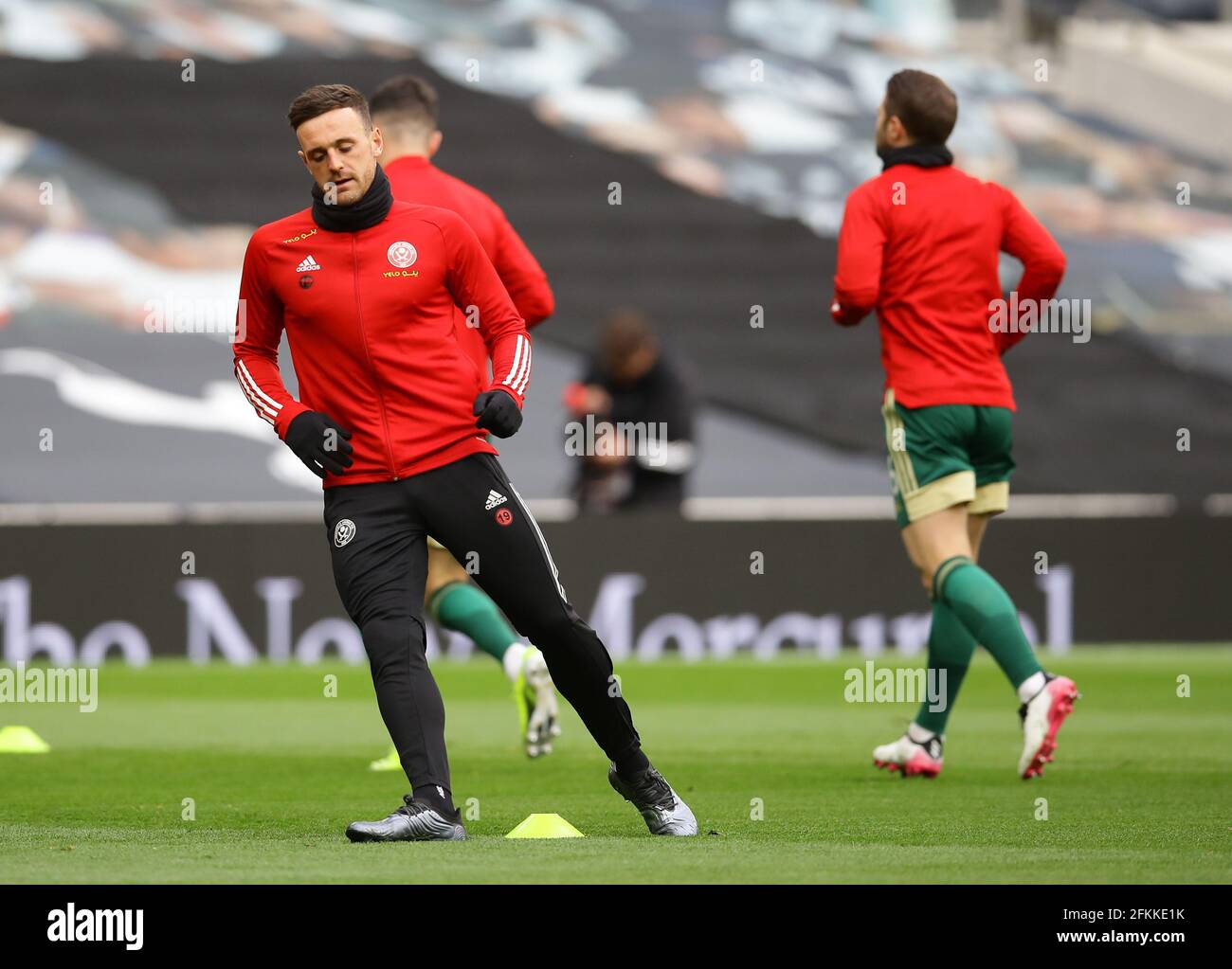 Londra, Inghilterra, 2 maggio 2021. Jack Robinson di Sheffield Utd prende il nome sulla panchina dopo un lungo periodo di infortunio durante la partita della Premier League al Tottenham Hotspur Stadium, Londra. Il credito immagine dovrebbe essere: David Klein / Sportimage Credit: Sportimage/Alamy Live News Foto Stock
