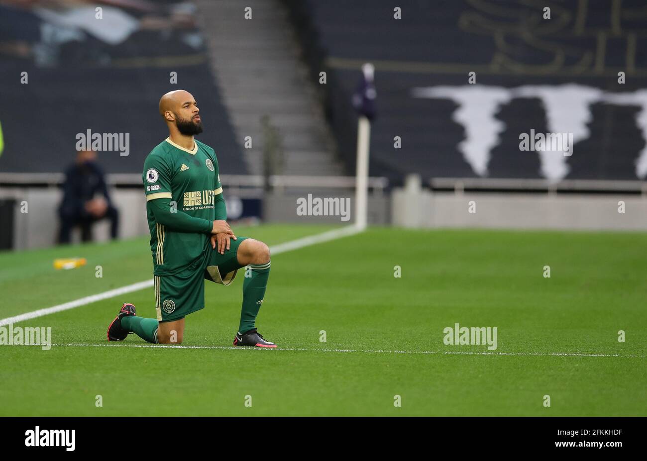 Londra, Inghilterra, 2 maggio 2021. David McGoldrick di Sheffield Utd prende un ginocchio per protestare contro il razzismo e l'ingiustizia sociale durante la partita della Premier League al Tottenham Hotspur Stadium, Londra. Il credito immagine dovrebbe essere: David Klein / Sportimage Credit: Sportimage/Alamy Live News Foto Stock