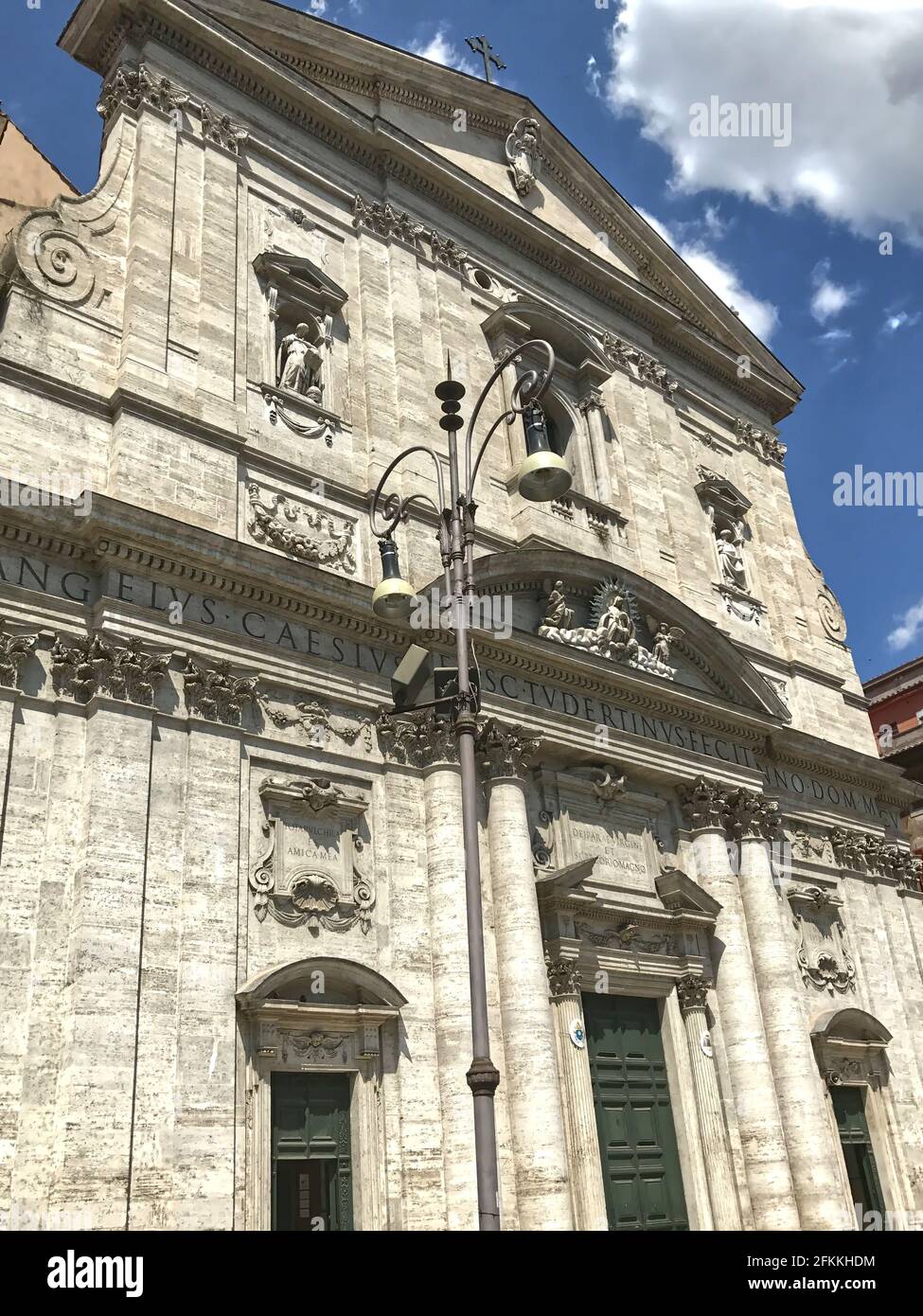 Una vista prospettica della chiesa di Santa Maria in Vallicella chiamata anche Chiesa Nuova a Roma Foto Stock